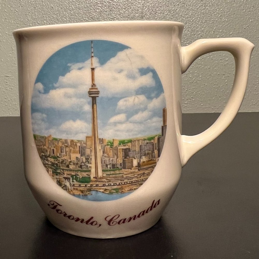 Vintage TORONTO CANADA Souvenir Mug w/ Full Color Cityscape ~ Irwin Specialties